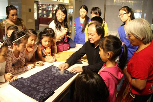 杭州舉辦傳統(tǒng)藍印花布藝術(shù)展