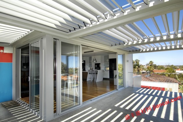 百葉窗在陽臺的使用