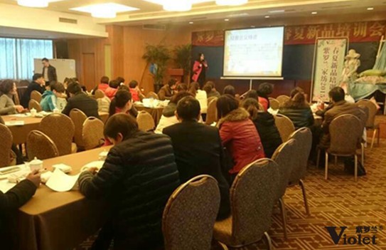 《紫羅蘭家紡浙江大區(qū)2015春夏新品培訓(xùn)會(huì)》順利結(jié)束