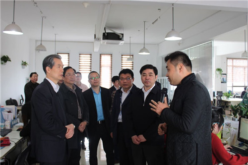 南通市政協(xié)主席王德忠一行至凱盛家紡調(diào)研