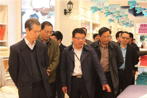 南通市政協(xié)主席王德忠一行至凱盛家紡調(diào)研