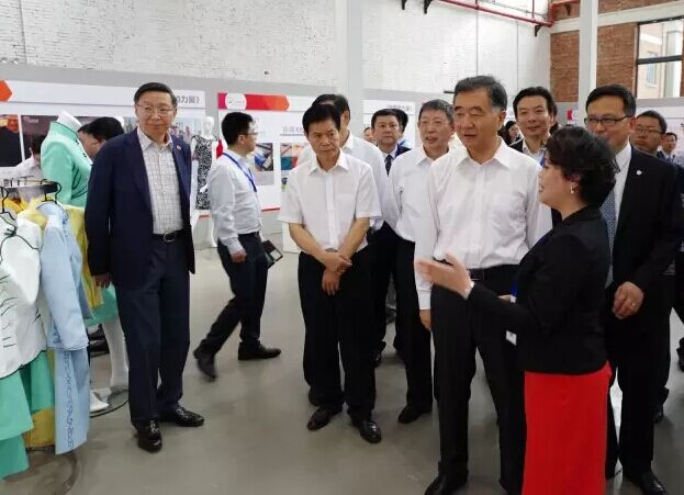汪洋副總理考察上海紡織產業升級工作