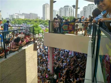 趙雅芝驚艷亮相博洋家紡寧波杉井奧特萊斯專賣店三周年現(xiàn)場(chǎng)