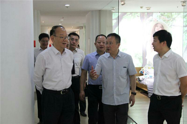 中紡聯黨委書記高勇一行實地走訪南通家紡企業