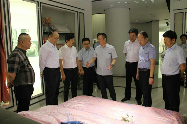 中紡聯黨委書記高勇一行實地走訪南通家紡企業