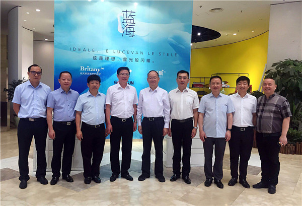 中紡聯黨委書記高勇一行實地走訪南通家紡企業