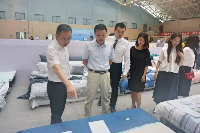 Ҹζϯͨ300Ҽa(chn)ƷŮʣ