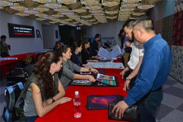 家紡畫稿交易會十年磨一劍礪得梅花香