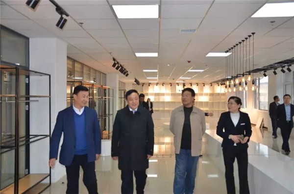 弘揚(yáng)勞模精神,趙夢(mèng)桃紀(jì)念館被中紡聯(lián)授予“愛國(guó)主義教育基地”