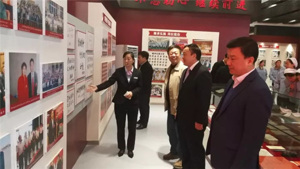 弘揚(yáng)勞模精神,趙夢(mèng)桃紀(jì)念館被中紡聯(lián)授予“愛國(guó)主義教育基地”